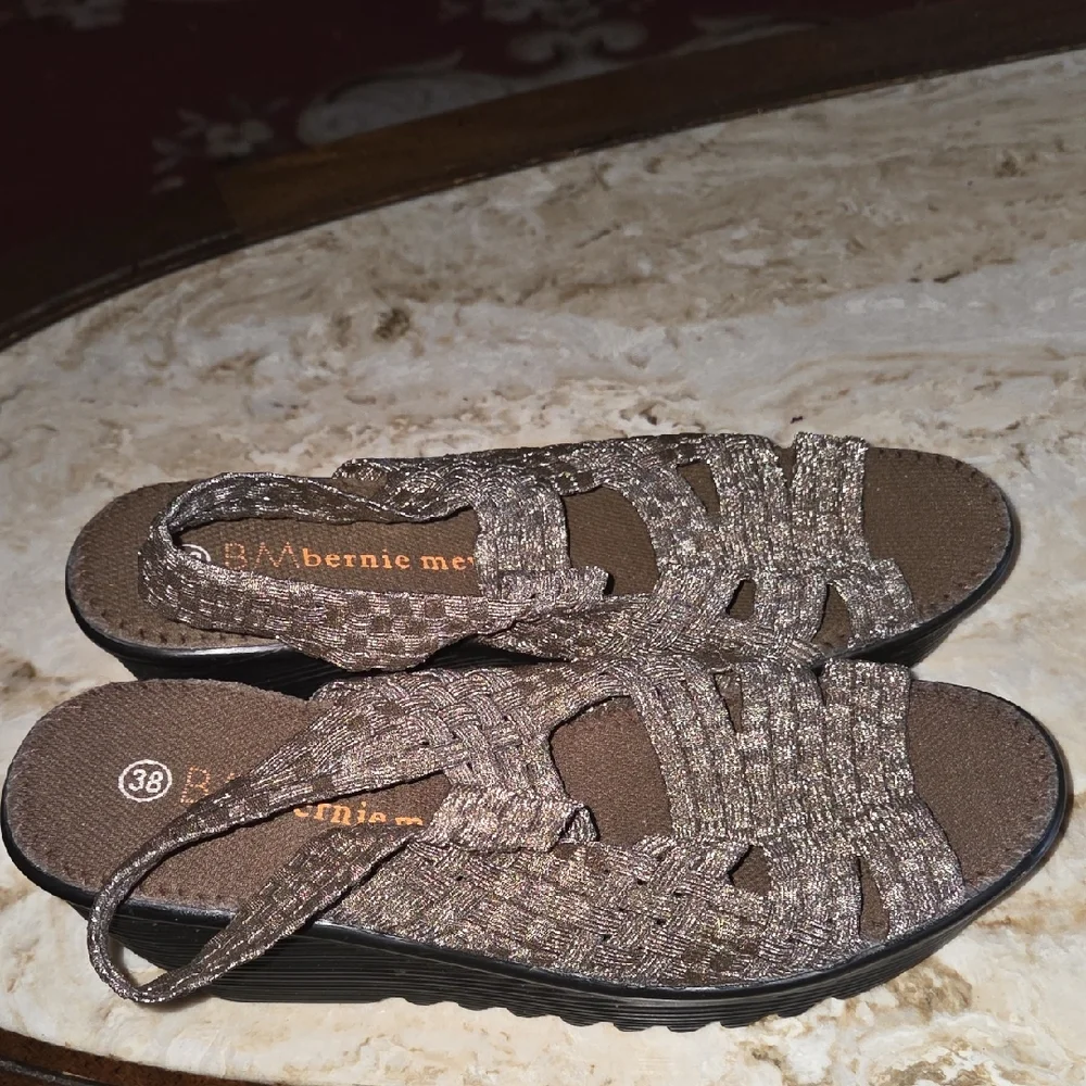 MB Bernie Mev. Shimmering Dark Gold Womens Slingback Heel Sandals